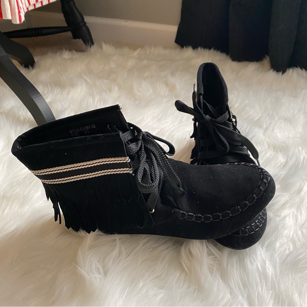 NWOT YOKI Gabby 22 Fringe Ankle Boots Size 8.5 Black Booties